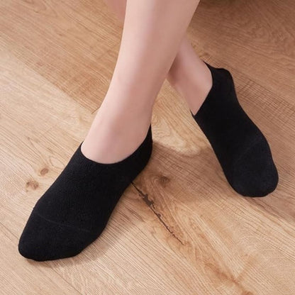 Fekete férfi sneaker zokni közelről